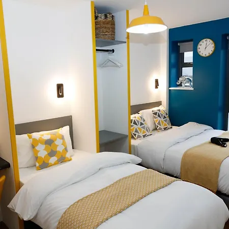 New Luxury Apartments In Central Location Next To Shops, Cafes, Bars & Metro London Exterior photo