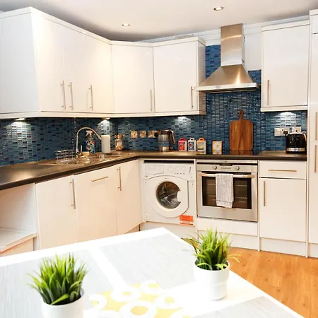 New Luxury Apartments In Central Location Next To Shops, Cafes, Bars & Metro London Exterior photo