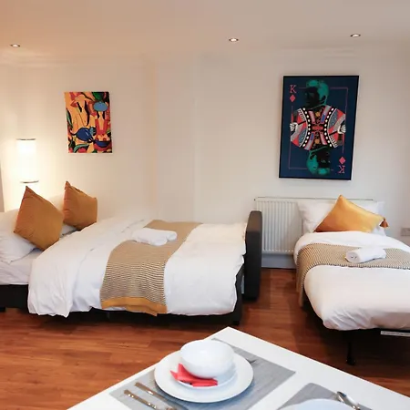 New Luxury Apartments In Central Location Next To Shops, Cafes, Bars & Metro London Exterior photo