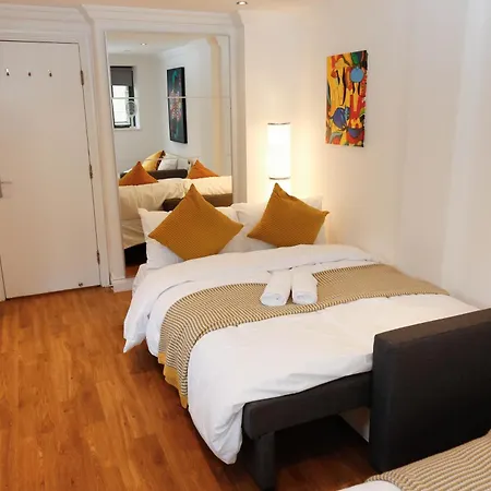 New Luxury Apartments In Central Location Next To Shops, Cafes, Bars & Metro London Exterior photo