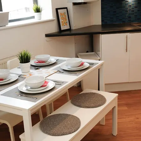 New Luxury Apartments In Central Location Next To Shops, Cafes, Bars & Metro London Exterior photo