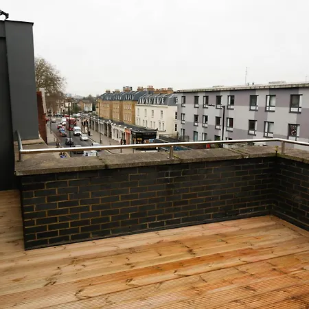 New Luxury Apartments In Central Location Next To Shops, Cafes, Bars & Metro London Exterior photo