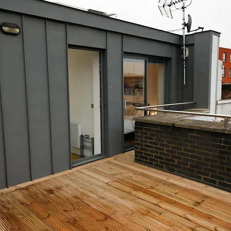 New Luxury Apartments In Central Location Next To Shops, Cafes, Bars & Metro London Exterior photo