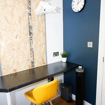 New Luxury Apartments In Central Location Next To Shops, Cafes, Bars & Metro London Exterior photo