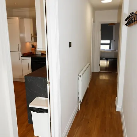 New Luxury Apartments In Central Location Next To Shops, Cafes, Bars & Metro London Exterior photo