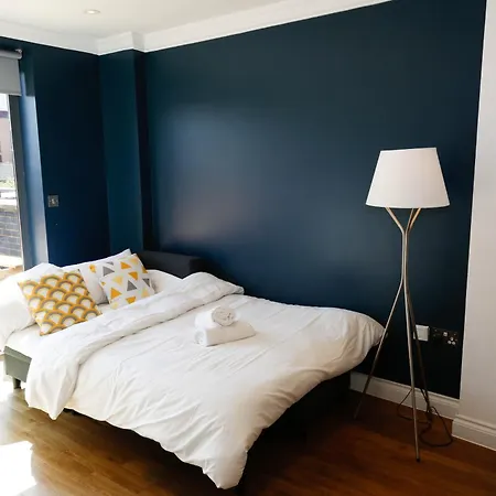 New Luxury Apartments In Central Location Next To Shops, Cafes, Bars & Metro London Exterior photo
