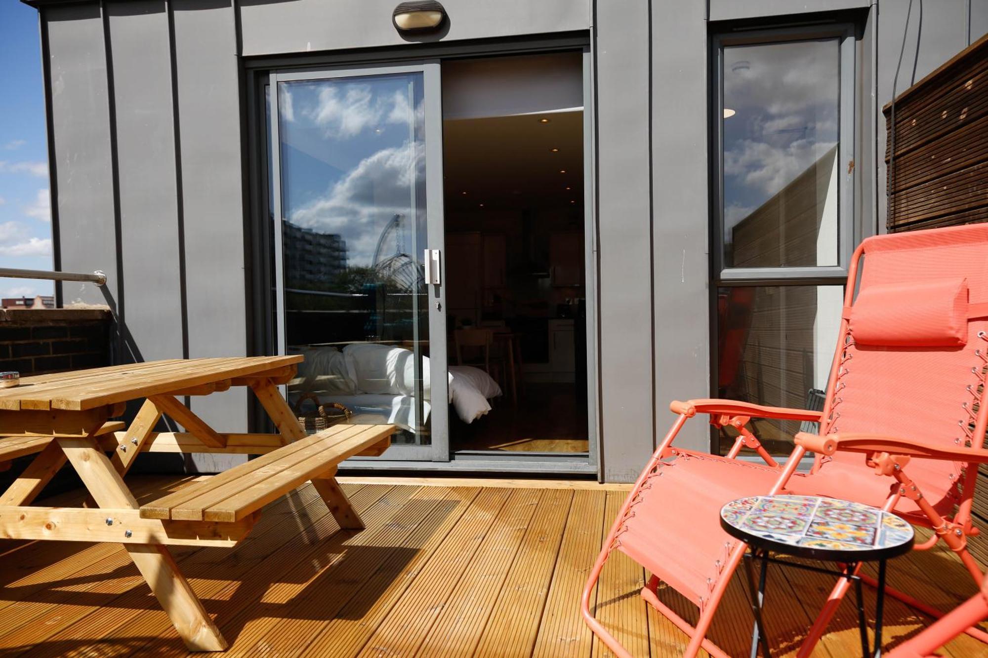 Appartamento New Luxury In Location Next To Shops, Cafes, Bars & Metro *